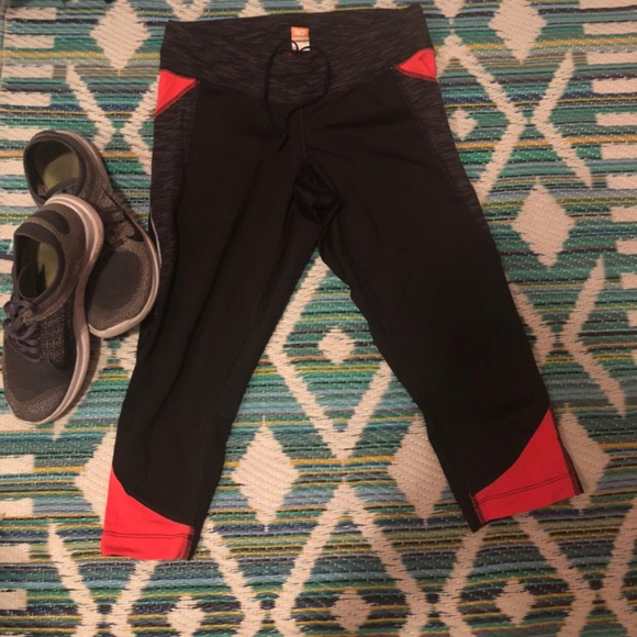 Lucy Crop Skinny Leg Yoga Pant Size Medium - Picture 3 of 5